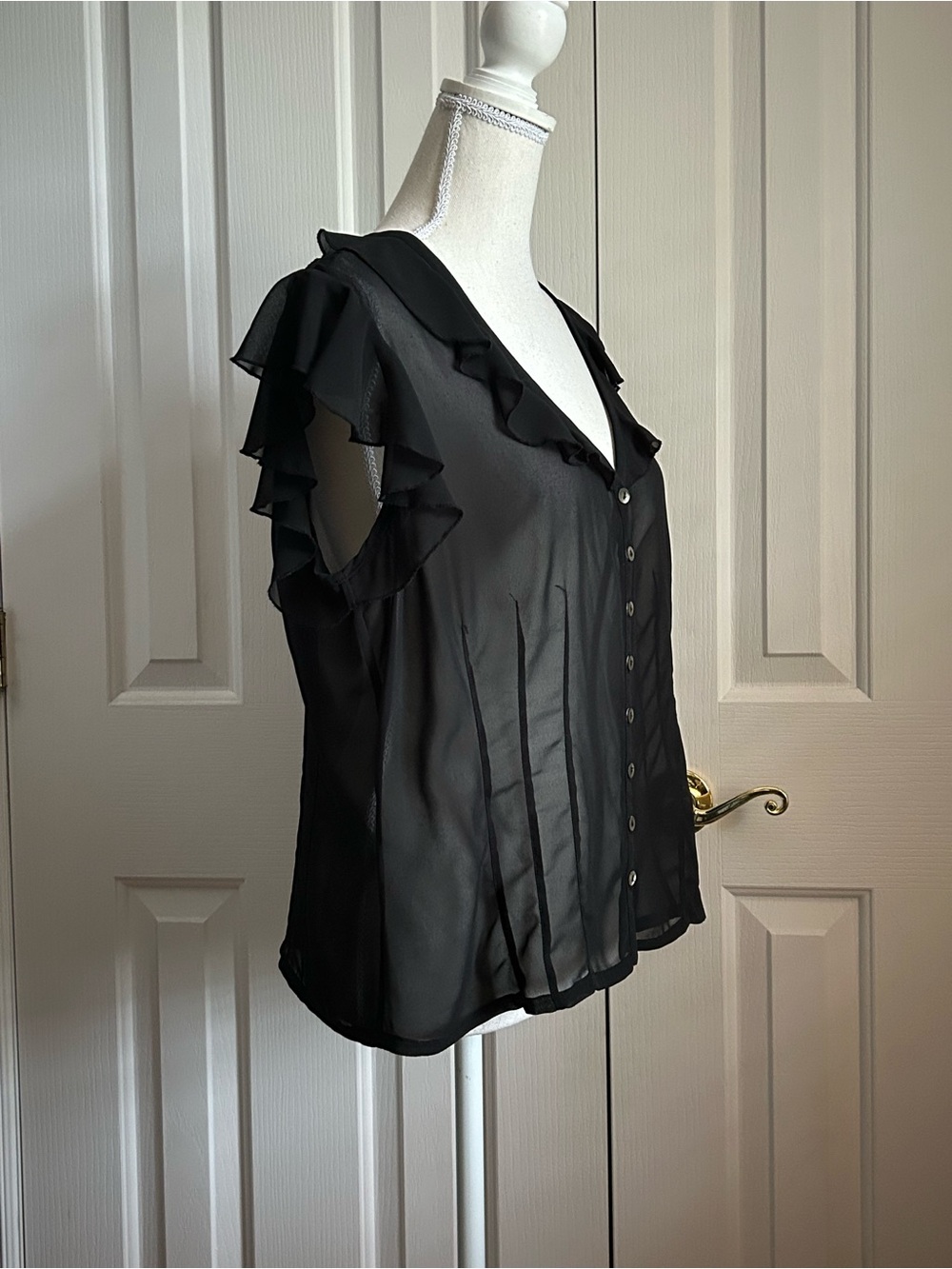 Ruffle Sleeve Button-Front Women’s Top, Black, Size 14 - Picture 3 of 5